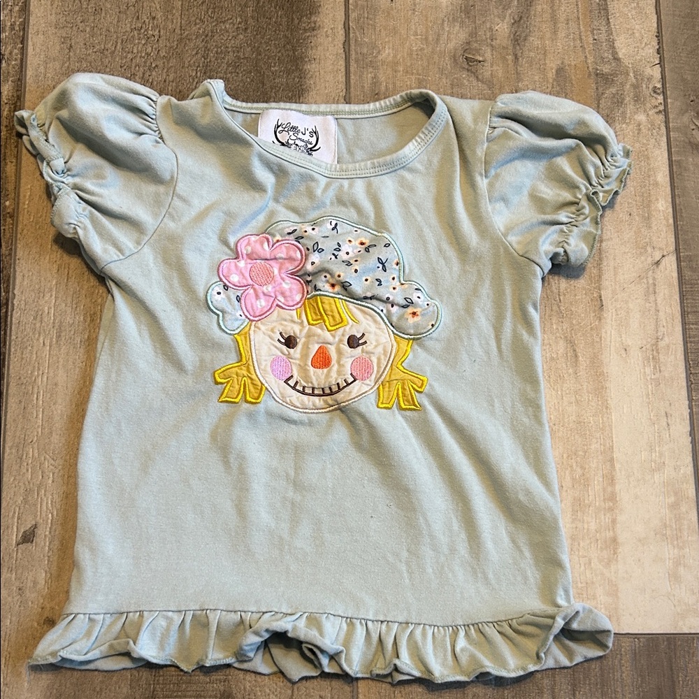 Girl’s Charming Light green Kids' Tee with scarecrow design  size 6-7 t